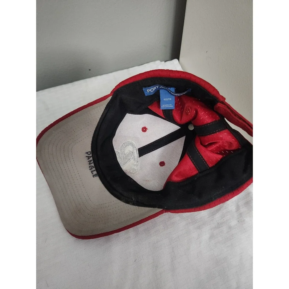 Port Authority red mesh